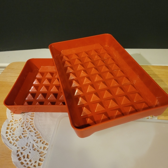 Set of 2 Vintage Tupperware Marinade/Storage Trays Paprika Red w/ Lids - Picture 11 of 11